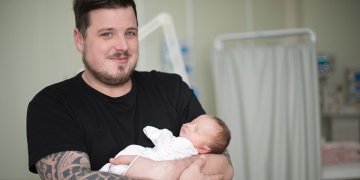 DAD IN NICU